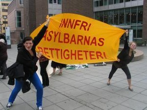 aksjon Redd Barna arrangerer politisk debatt om enslige mindreårige asylsøkeres situasjon